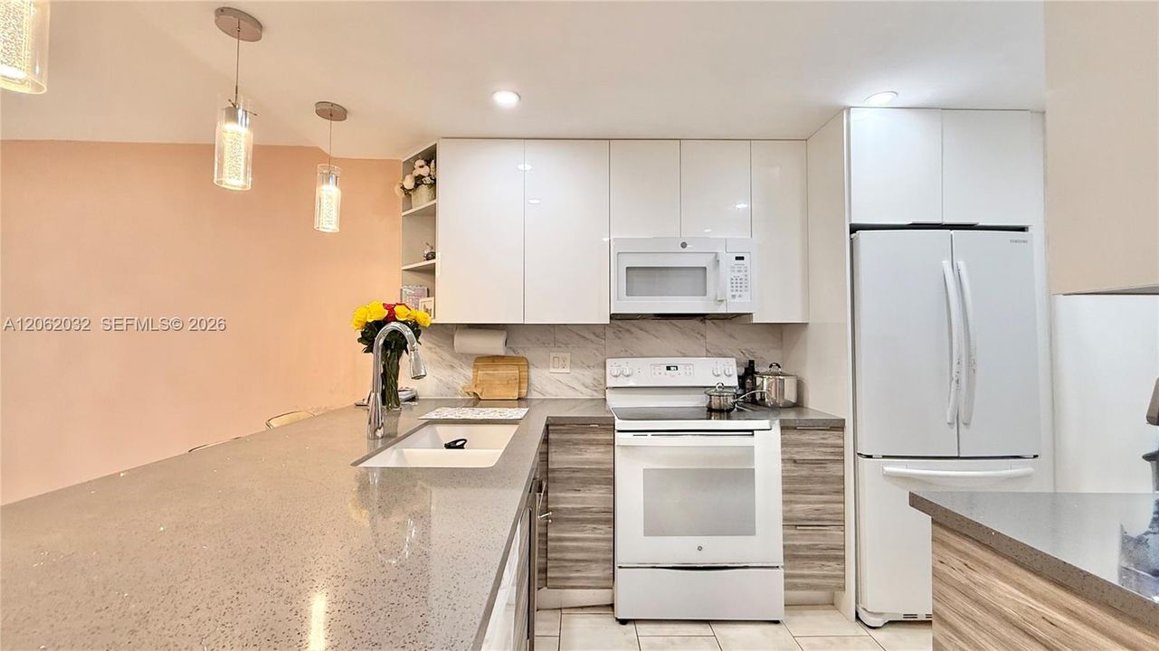 В аренду: $1,800 (1 спален, 1 ванн, 880 Квадратных фут)