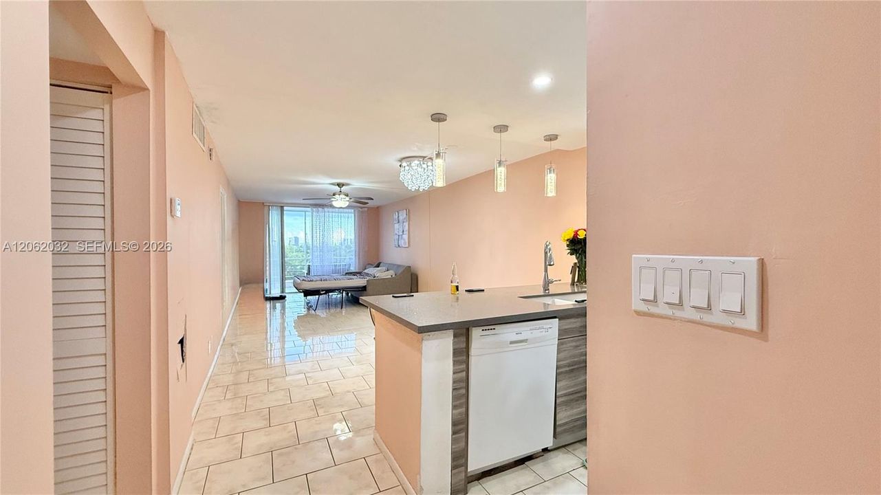 В аренду: $1,800 (1 спален, 1 ванн, 880 Квадратных фут)