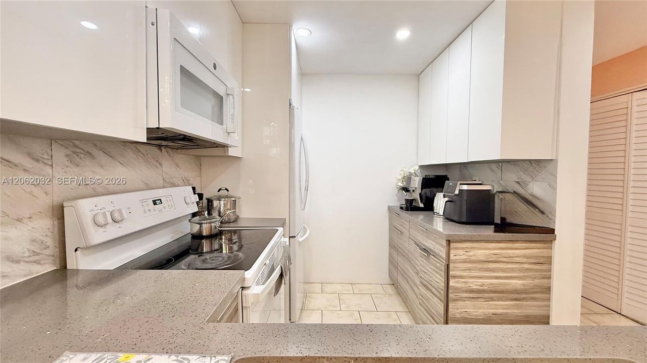 В аренду: $1,800 (1 спален, 1 ванн, 880 Квадратных фут)