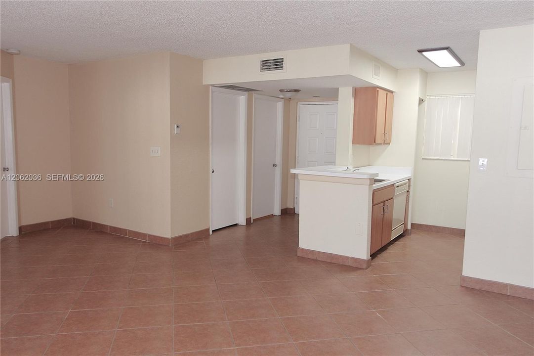 В аренду: $1,950 (2 спален, 2 ванн, 992 Квадратных фут)