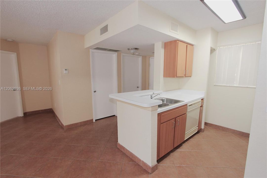 В аренду: $1,950 (2 спален, 2 ванн, 992 Квадратных фут)