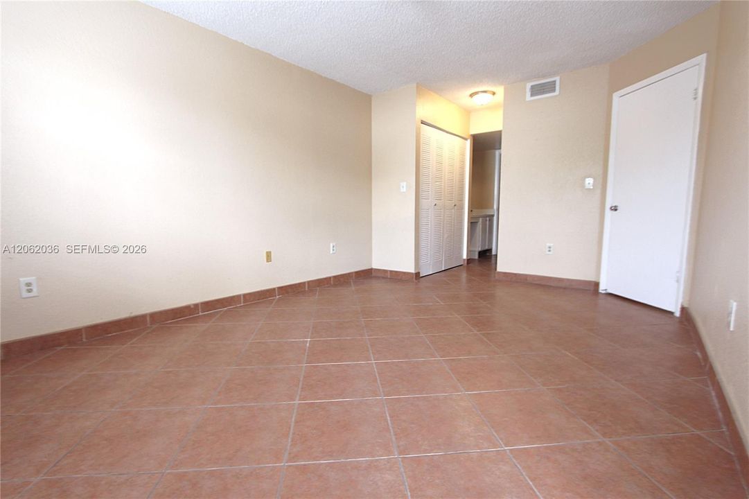 В аренду: $1,950 (2 спален, 2 ванн, 992 Квадратных фут)
