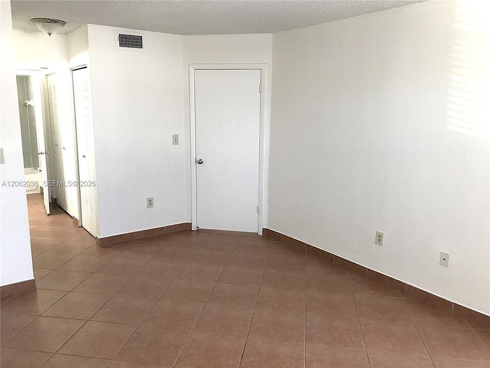 В аренду: $1,950 (2 спален, 2 ванн, 992 Квадратных фут)