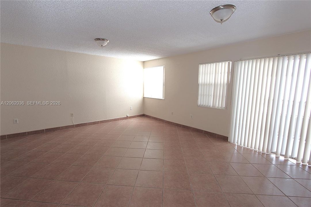 В аренду: $1,950 (2 спален, 2 ванн, 992 Квадратных фут)