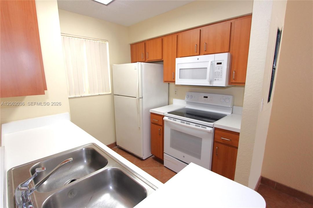 В аренду: $1,950 (2 спален, 2 ванн, 992 Квадратных фут)