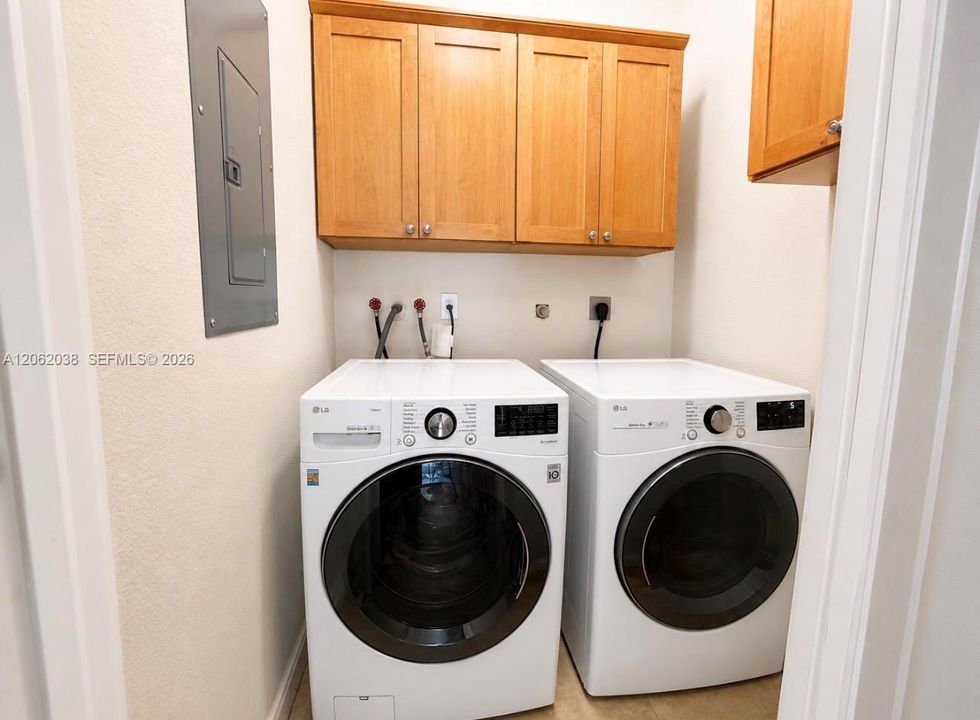 На продажу: $565,000 (4 спален, 2 ванн, 1771 Квадратных фут)