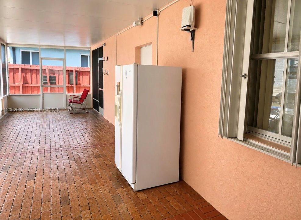 На продажу: $565,000 (4 спален, 2 ванн, 1771 Квадратных фут)