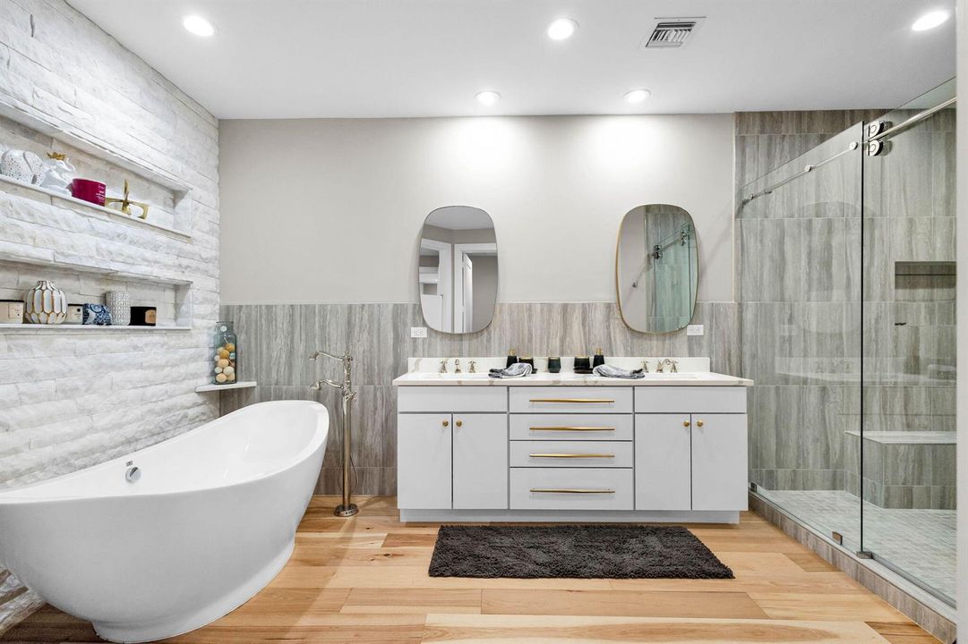 PRIMARY BATH W/DOUBLE VANITIES
