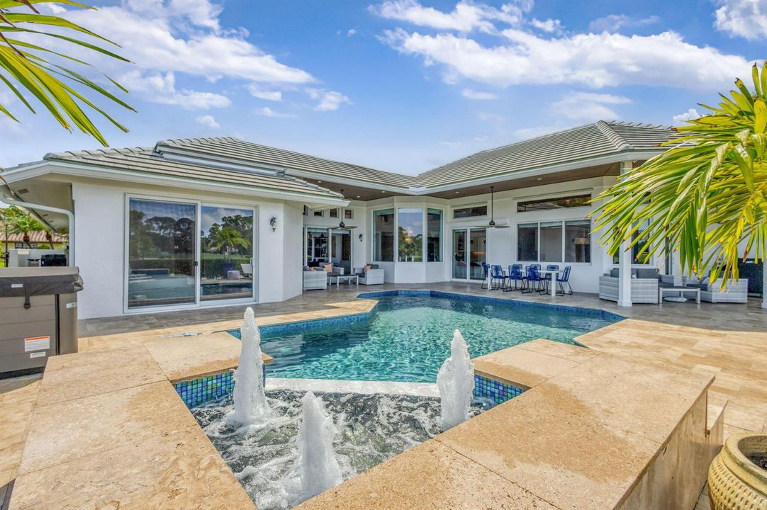 POOL WITH FOUNTAINS