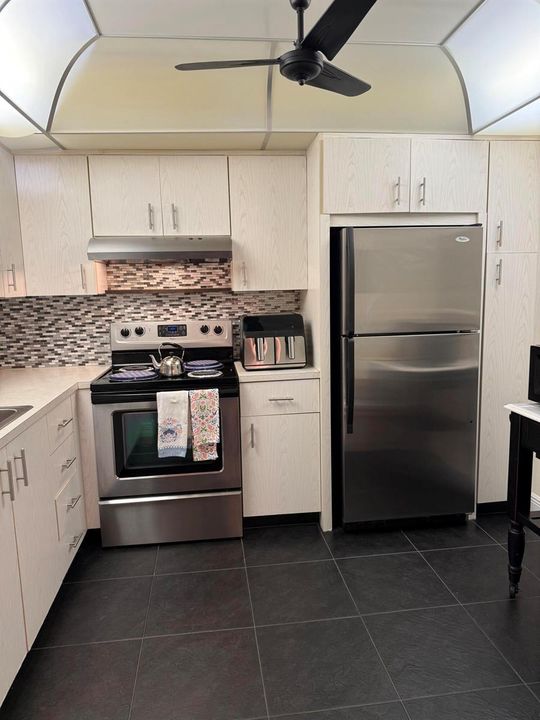 2070 WOLVERTON D - KITCHEN PHOTO 2
