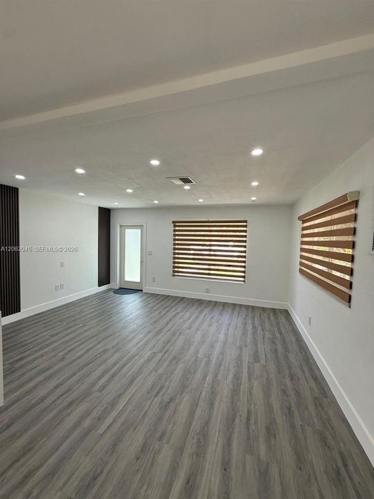 En Venta: $489,900 (2 camas, 2 baños, 1012 Pies cuadrados)