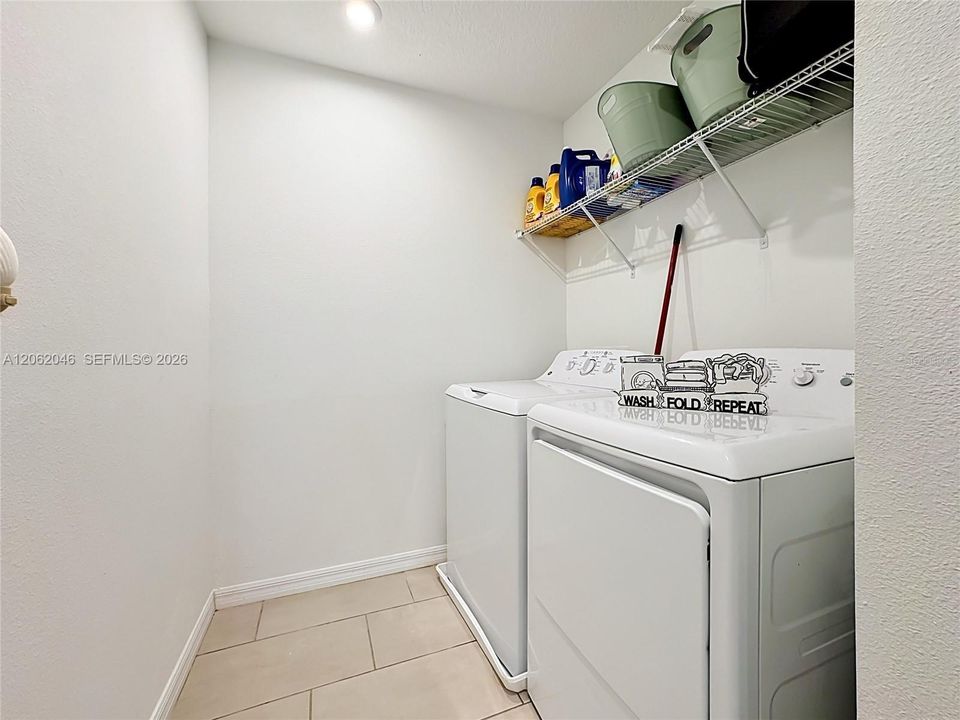 En Venta: $470,000 (6 camas, 5 baños, 3003 Pies cuadrados)