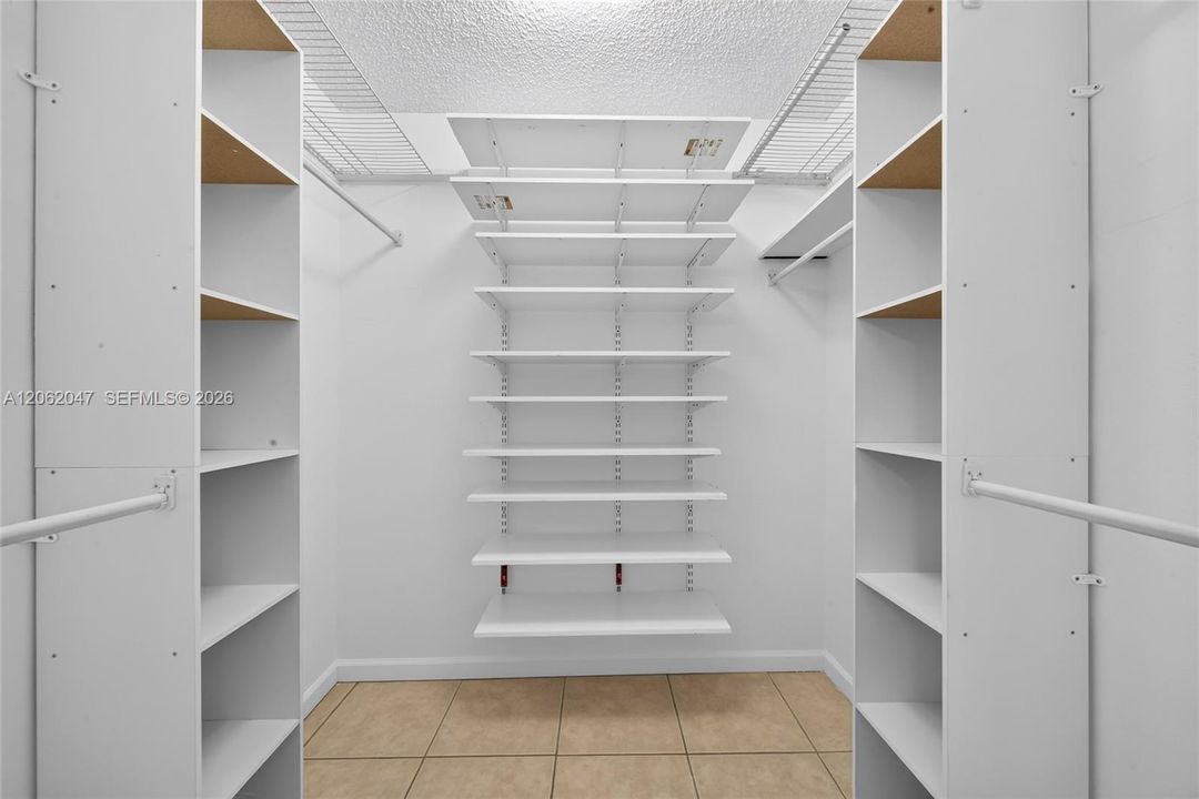 En Venta: $569,999 (3 camas, 2 baños, 1472 Pies cuadrados)
