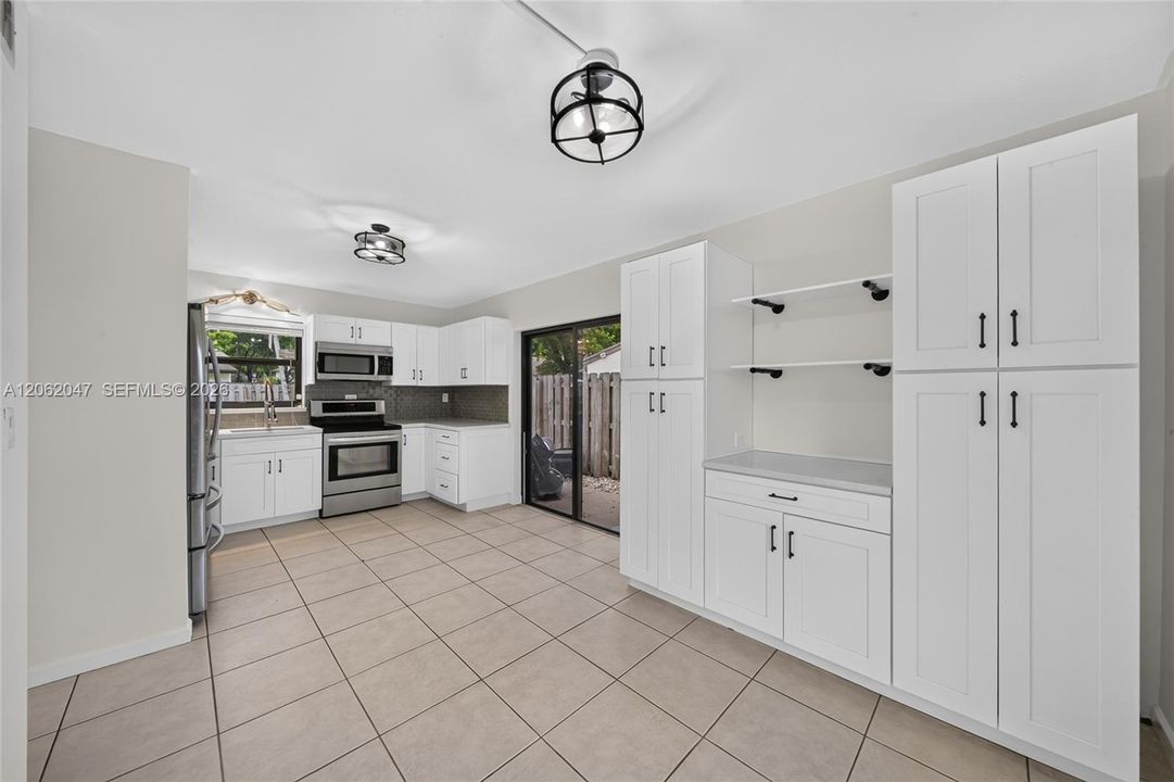 En Venta: $569,999 (3 camas, 2 baños, 1472 Pies cuadrados)