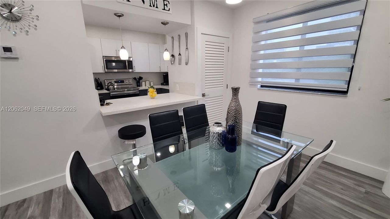 В аренду: $4,000 (3 спален, 2 ванн, 1199 Квадратных фут)