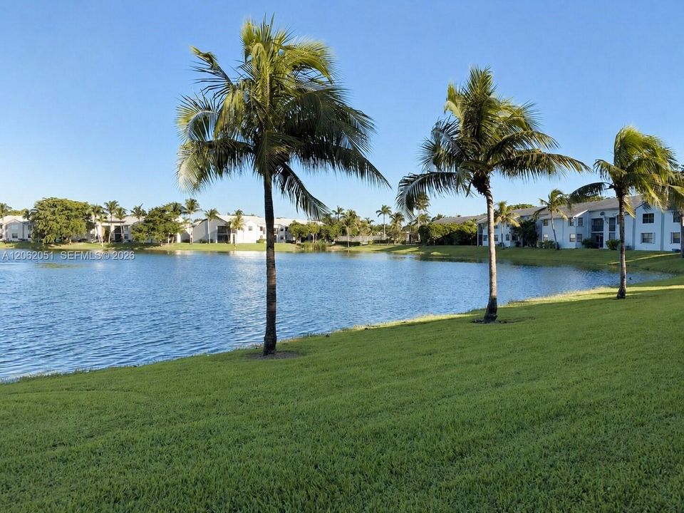 For Sale: $209,900 (2 beds, 2 baths, 970 Square Feet)