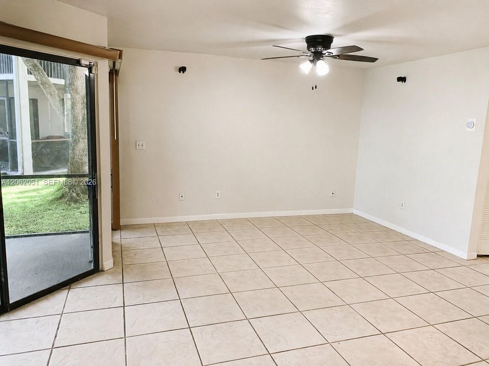 For Sale: $209,900 (2 beds, 2 baths, 970 Square Feet)