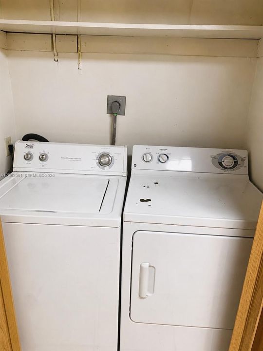 For Sale: $209,900 (2 beds, 2 baths, 970 Square Feet)