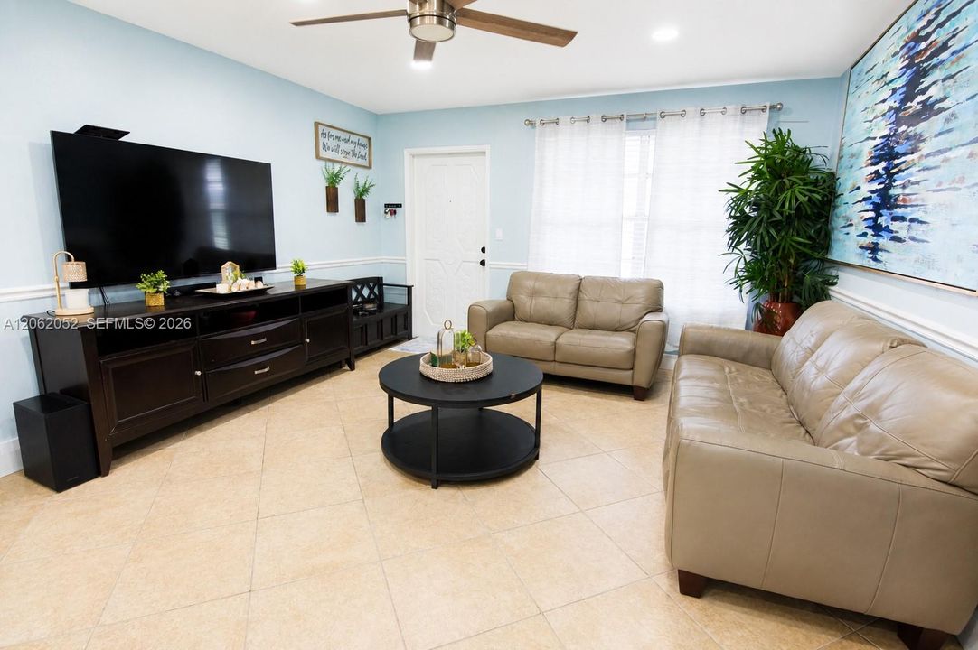 En Venta: $485,000 (3 camas, 2 baños, 1104 Pies cuadrados)