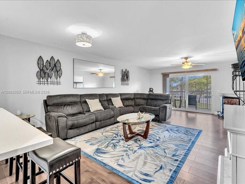 В аренду: $2,300 (2 спален, 2 ванн, 1192 Квадратных фут)