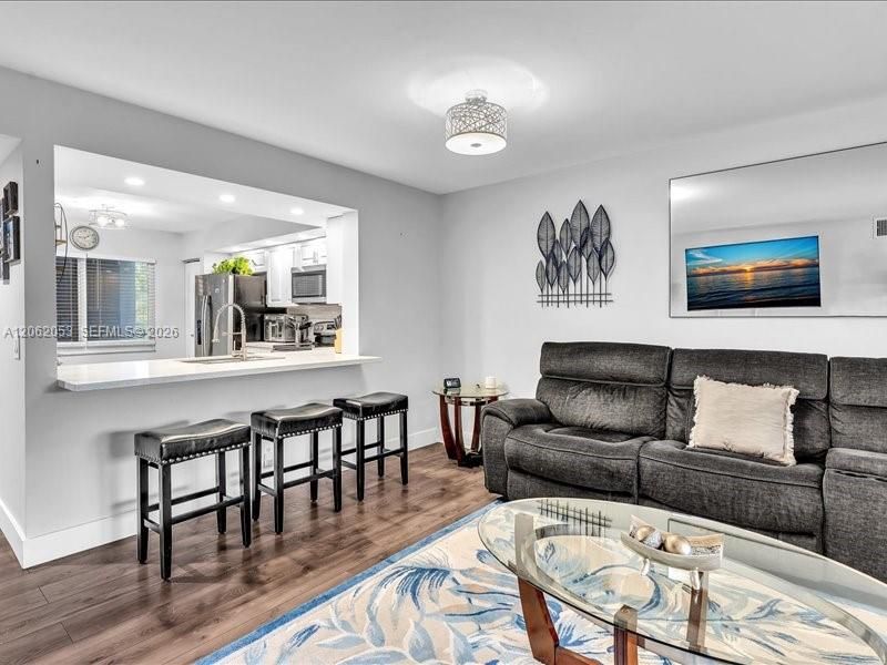 В аренду: $2,300 (2 спален, 2 ванн, 1192 Квадратных фут)