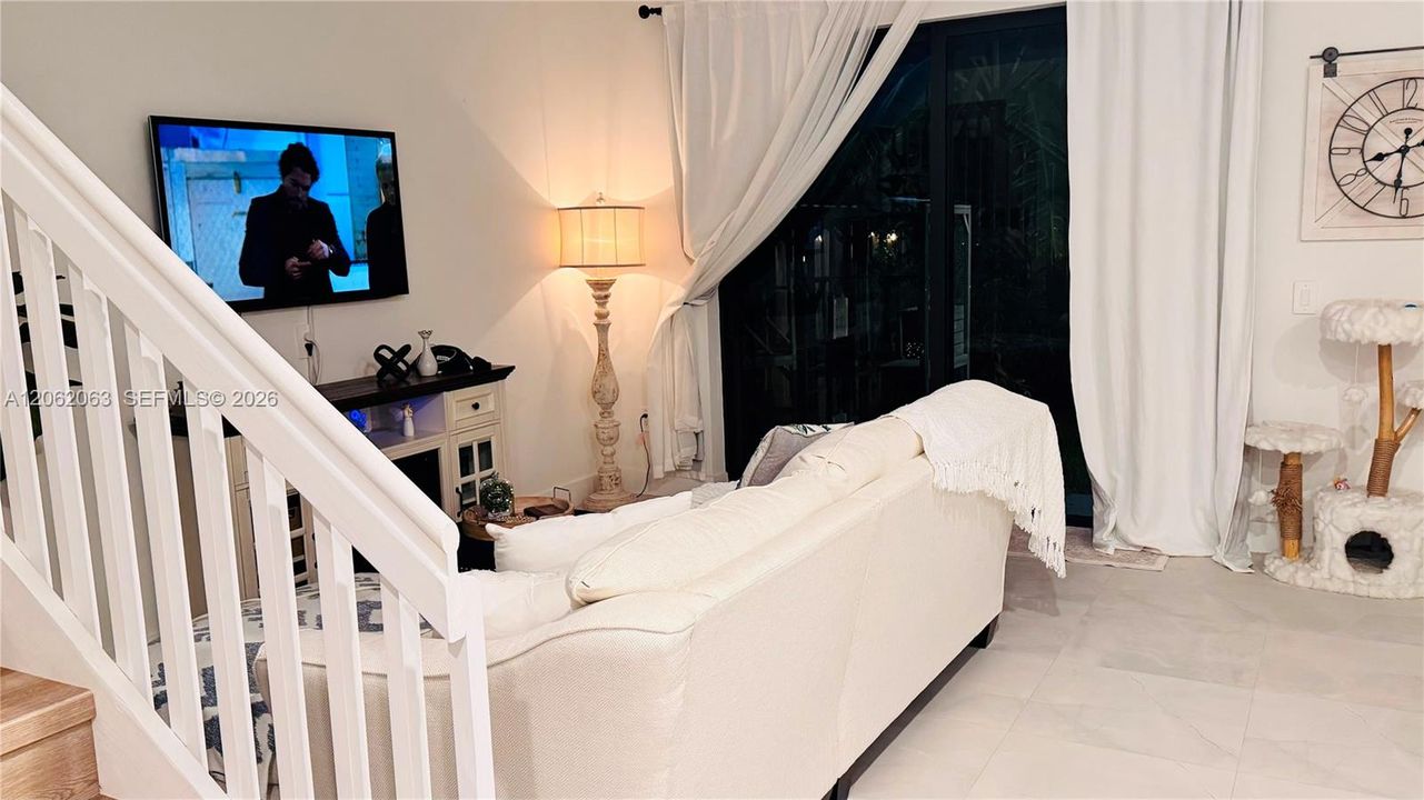 В аренду: $2,700 (3 спален, 2 ванн, 1558 Квадратных фут)