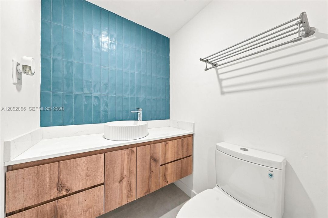 For Rent: $3,300 (1 beds, 1 baths, 1064 Square Feet)