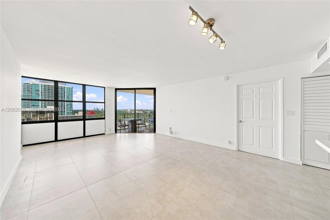 For Rent: $3,300 (1 beds, 1 baths, 1064 Square Feet)