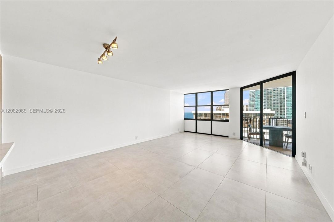For Rent: $3,300 (1 beds, 1 baths, 1064 Square Feet)