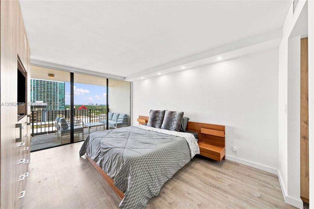 For Rent: $3,300 (1 beds, 1 baths, 1064 Square Feet)