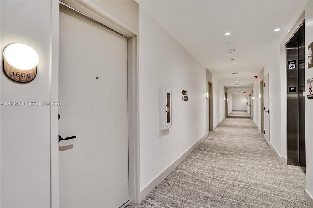 For Sale: $1,500,000 (1 beds, 1 baths, 708 Square Feet)
