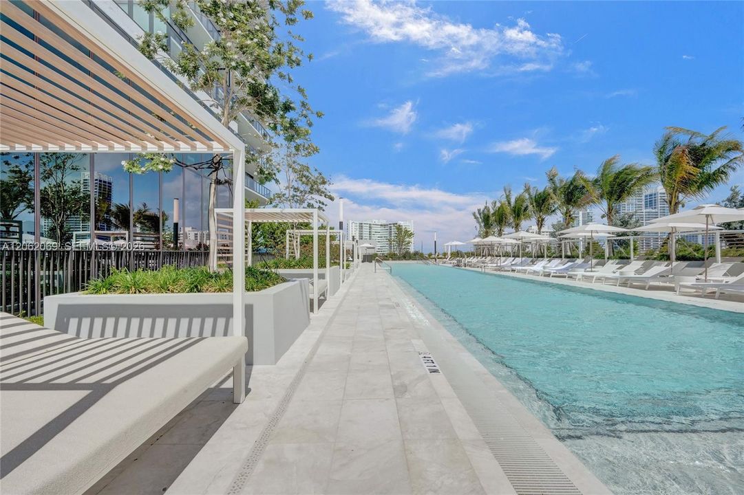 For Sale: $1,500,000 (1 beds, 1 baths, 708 Square Feet)