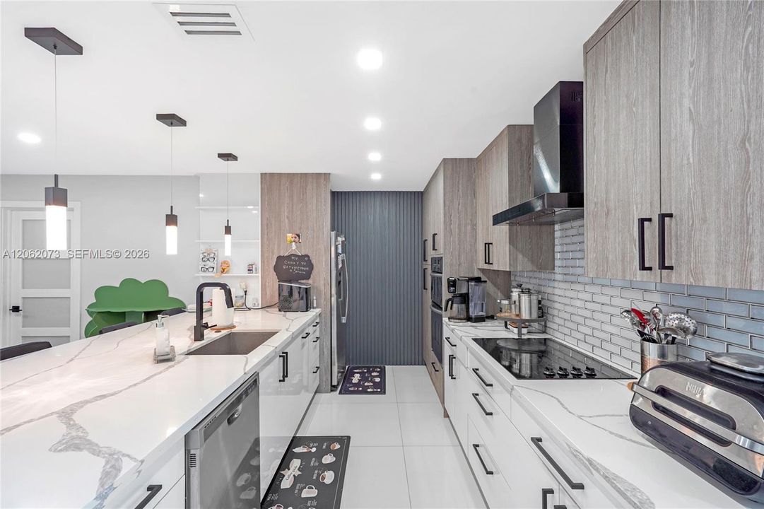 На продажу: $399,900 (3 спален, 2 ванн, 1162 Квадратных фут)