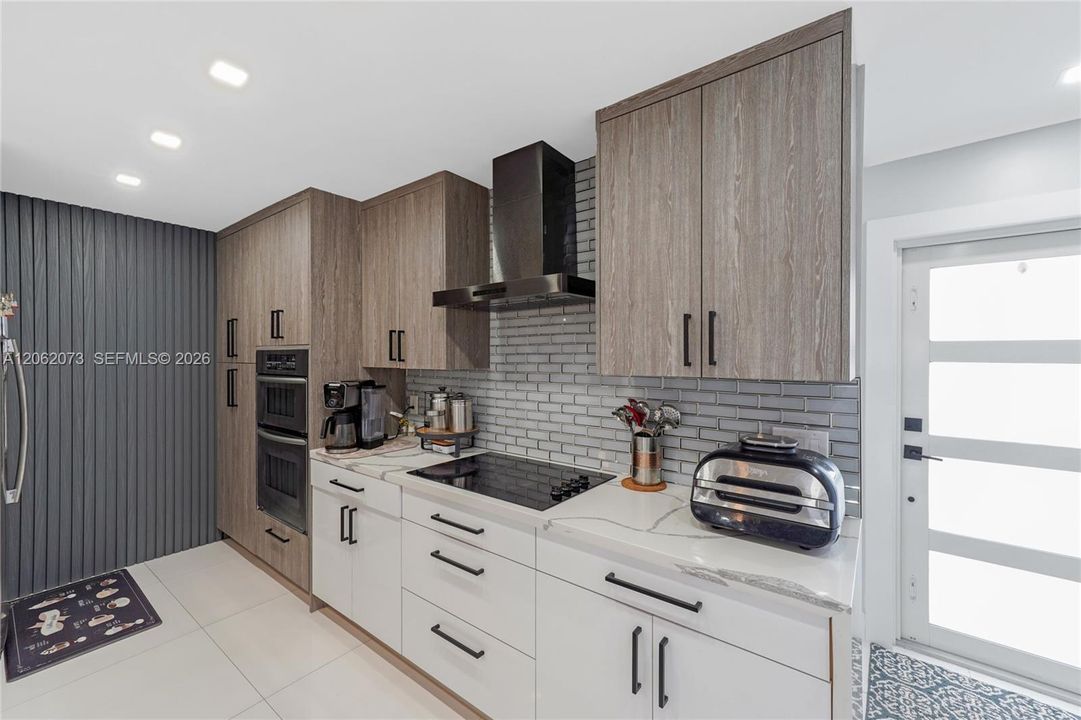 На продажу: $399,900 (3 спален, 2 ванн, 1162 Квадратных фут)