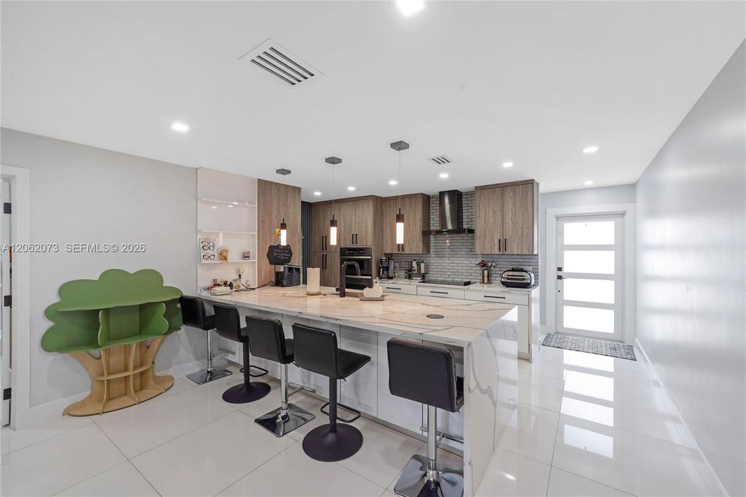На продажу: $399,900 (3 спален, 2 ванн, 1162 Квадратных фут)