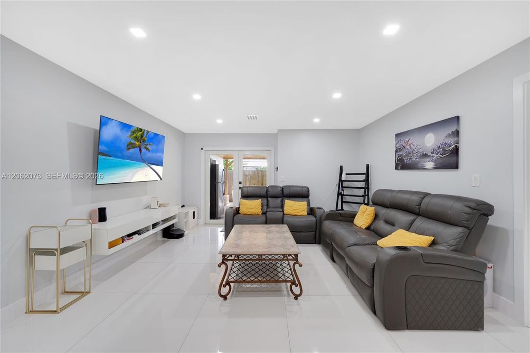 На продажу: $399,900 (3 спален, 2 ванн, 1162 Квадратных фут)