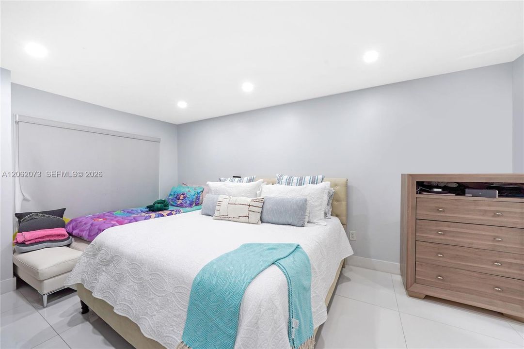 На продажу: $399,900 (3 спален, 2 ванн, 1162 Квадратных фут)