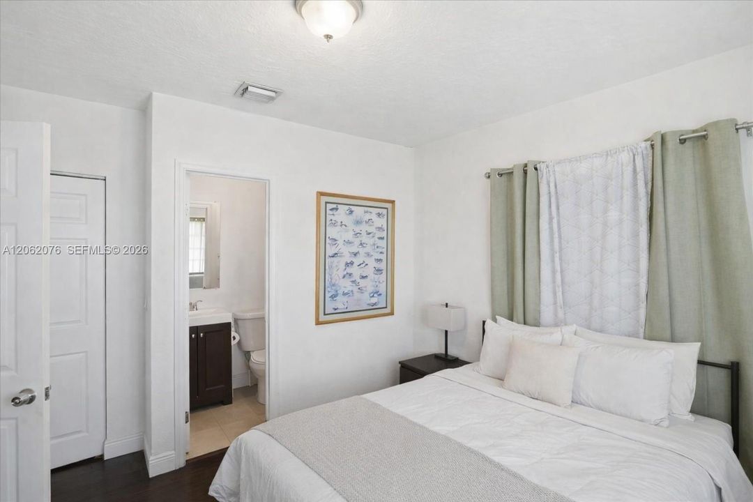 В аренду: $3,450 (2 спален, 2 ванн, 1302 Квадратных фут)