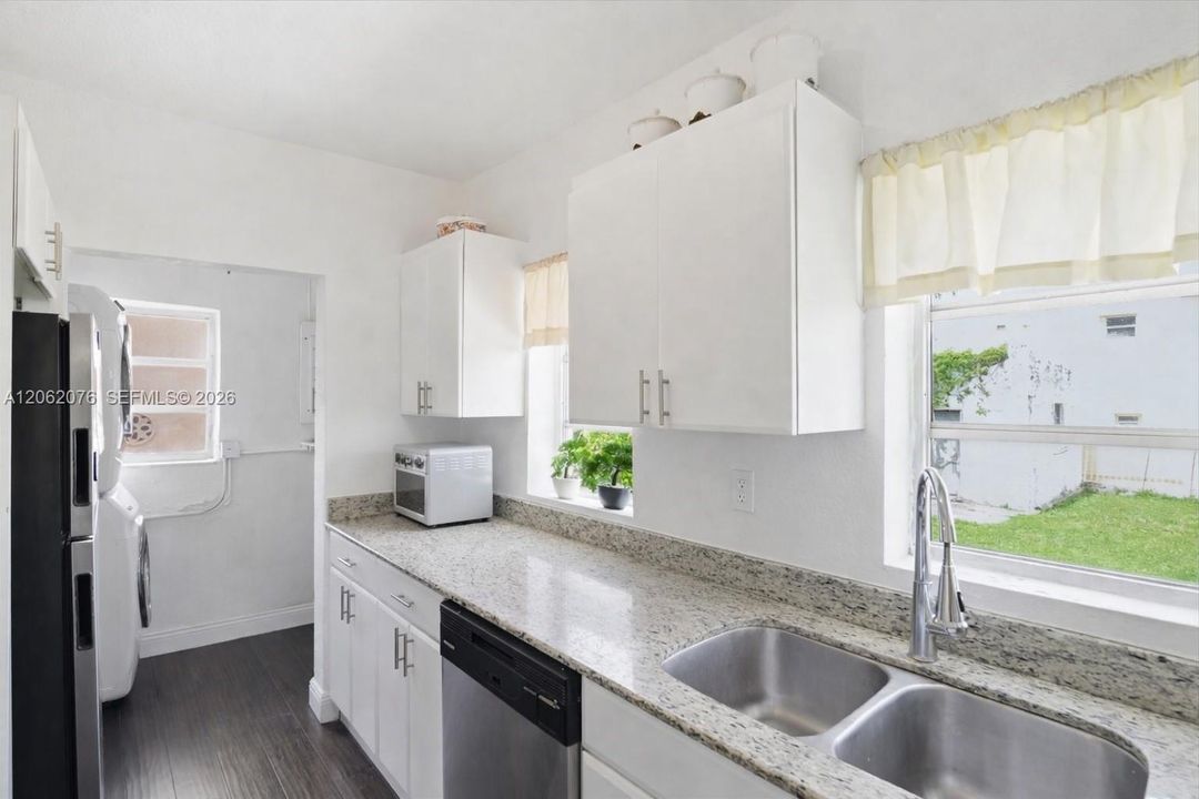 В аренду: $3,450 (2 спален, 2 ванн, 1302 Квадратных фут)