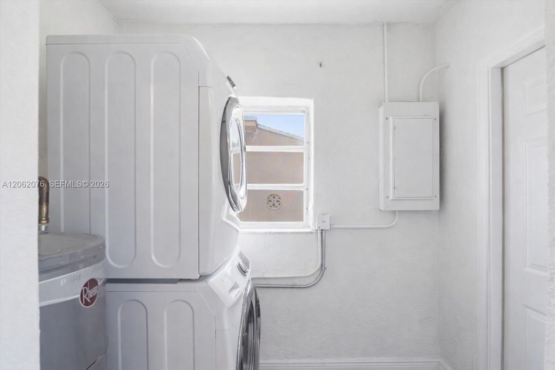 В аренду: $3,450 (2 спален, 2 ванн, 1302 Квадратных фут)