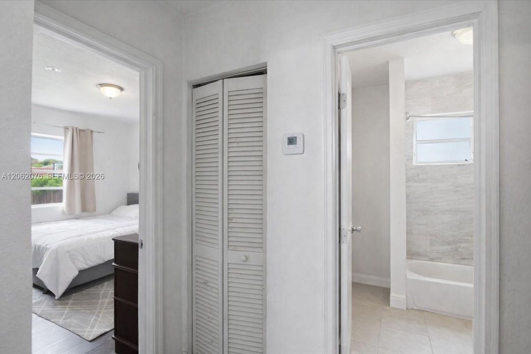 В аренду: $3,450 (2 спален, 2 ванн, 1302 Квадратных фут)