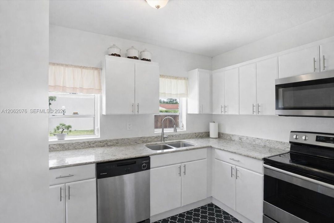 В аренду: $3,450 (2 спален, 2 ванн, 1302 Квадратных фут)