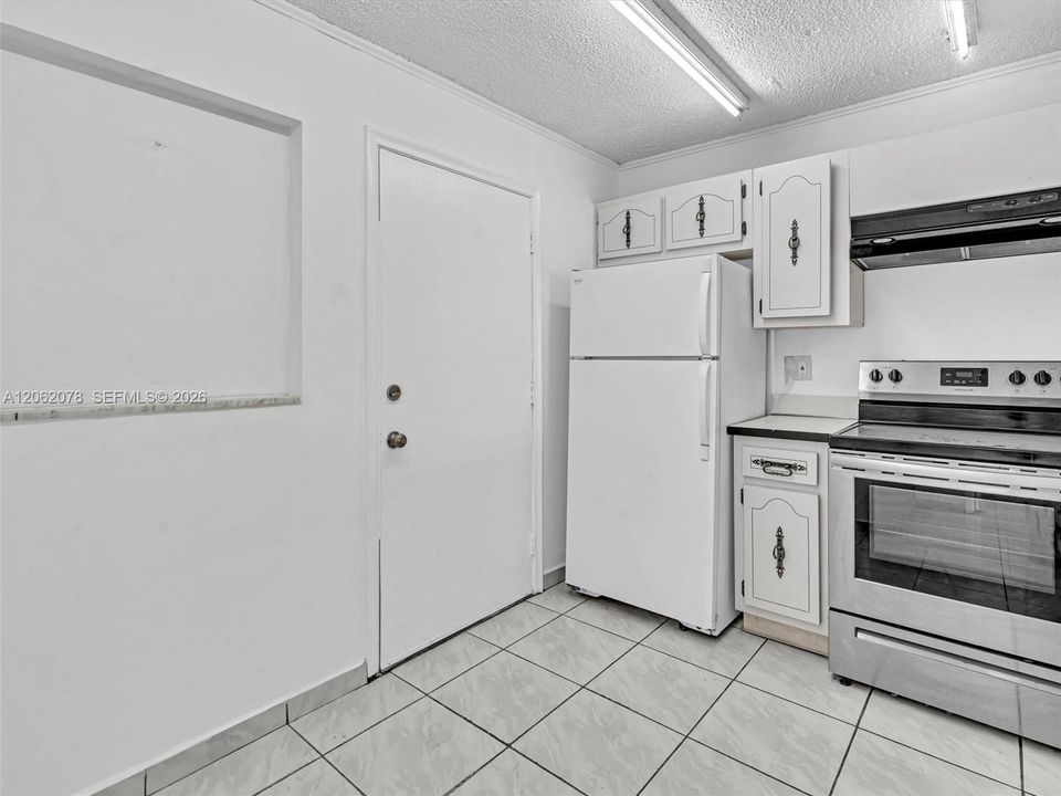 На продажу: $225,000 (1 спален, 1 ванн, 812 Квадратных фут)