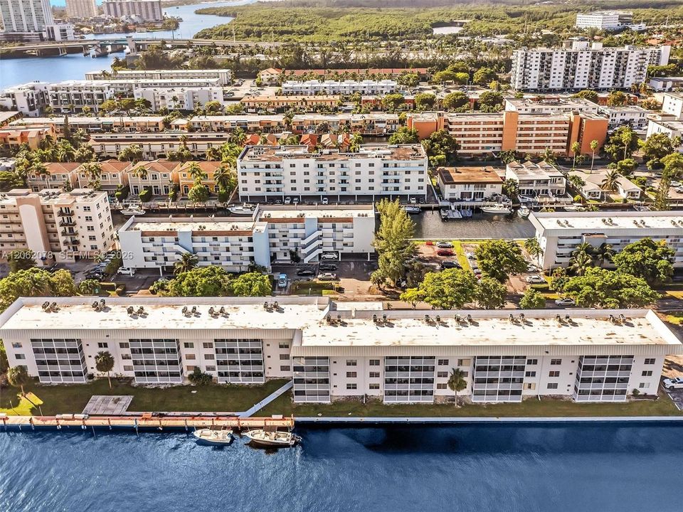 На продажу: $225,000 (1 спален, 1 ванн, 812 Квадратных фут)
