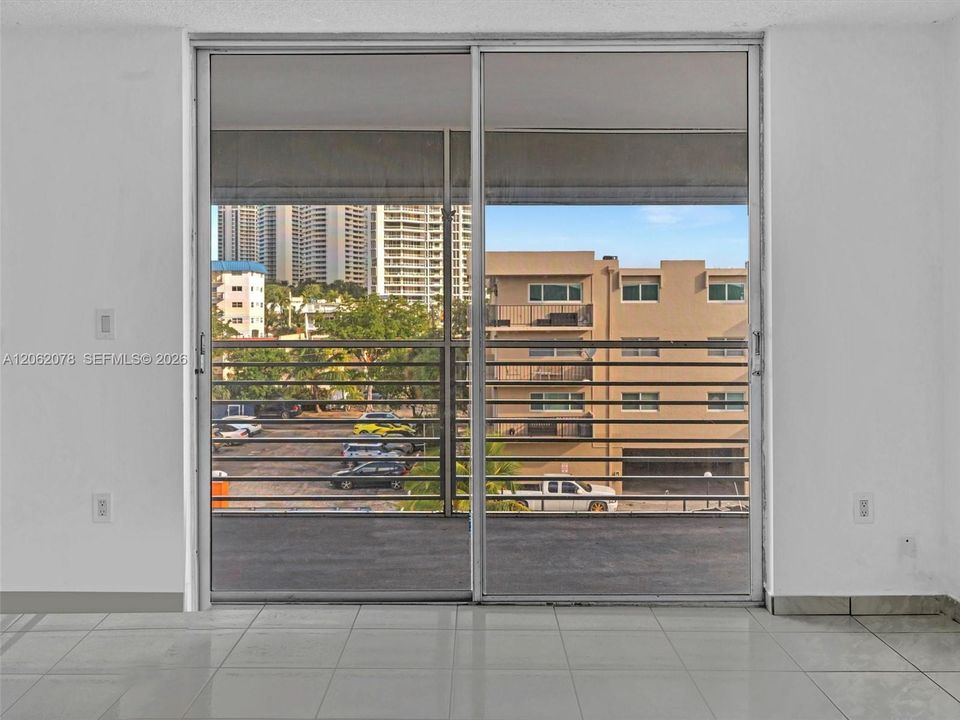 На продажу: $225,000 (1 спален, 1 ванн, 812 Квадратных фут)
