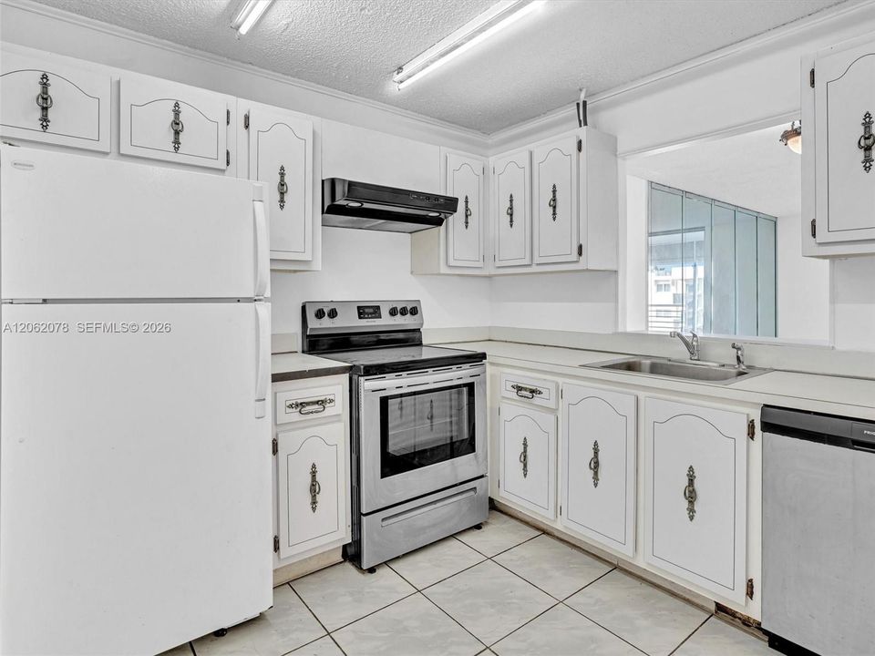 На продажу: $225,000 (1 спален, 1 ванн, 812 Квадратных фут)