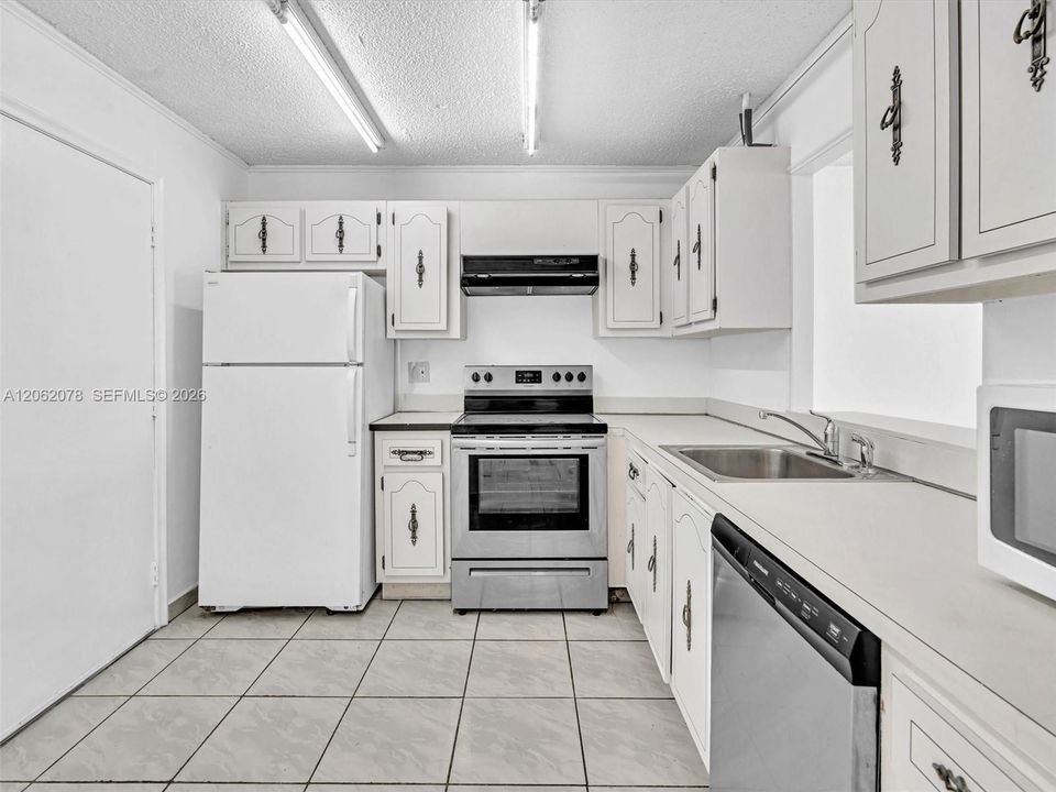 На продажу: $225,000 (1 спален, 1 ванн, 812 Квадратных фут)