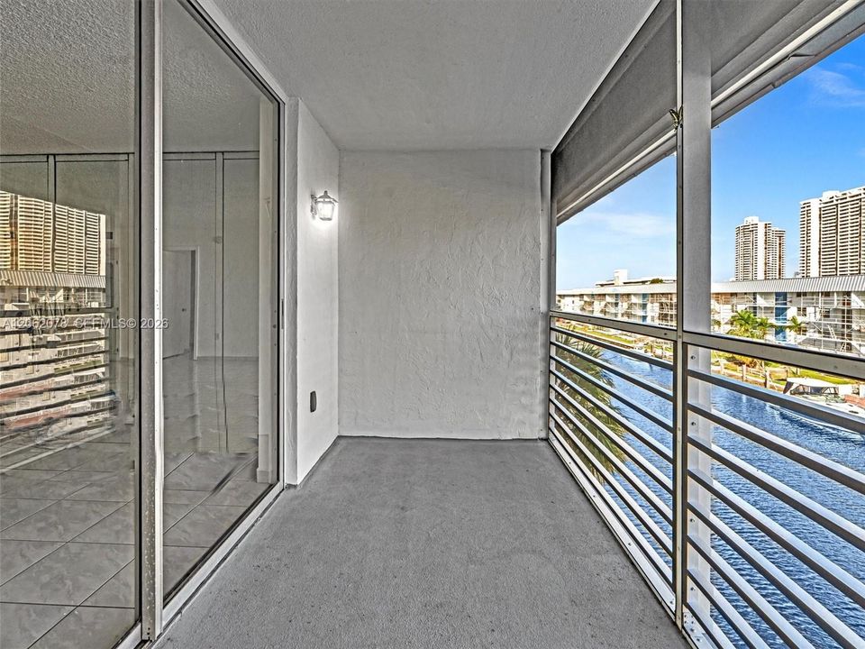 На продажу: $225,000 (1 спален, 1 ванн, 812 Квадратных фут)
