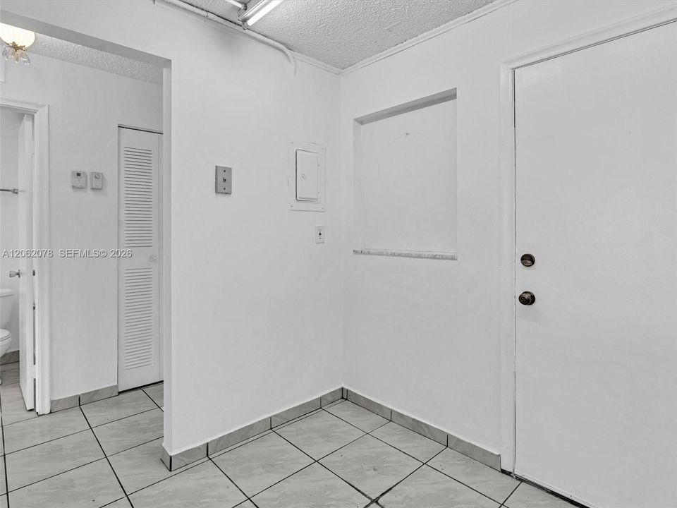 На продажу: $225,000 (1 спален, 1 ванн, 812 Квадратных фут)