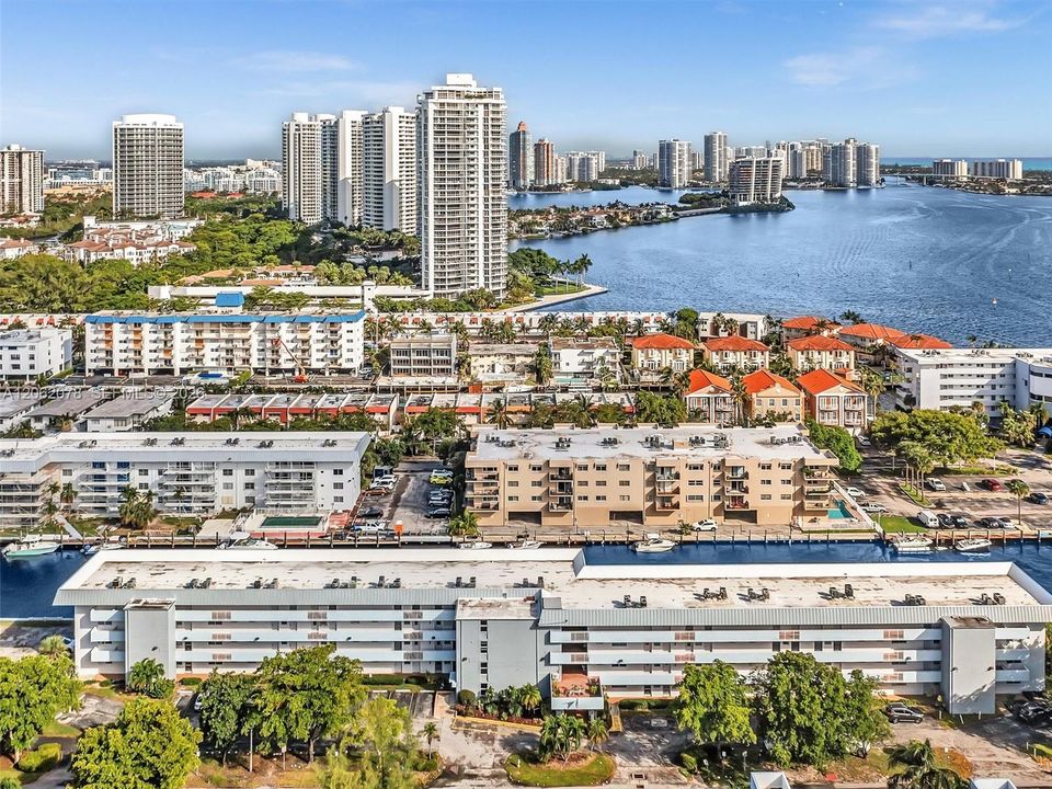 На продажу: $225,000 (1 спален, 1 ванн, 812 Квадратных фут)